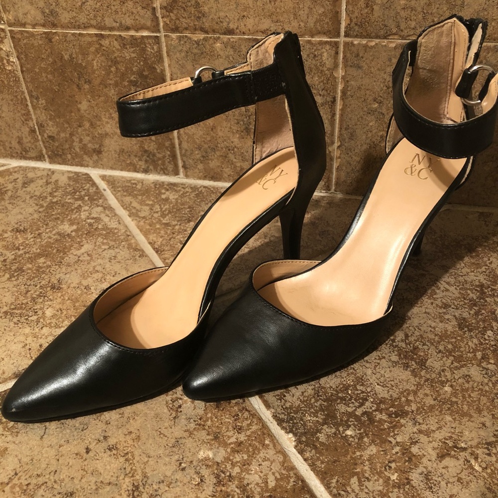 BLACK POINTED TOE ANKLE STRAP ZIPPER HEELS X NY&C
